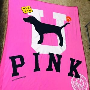 Sold Vintage vs pink stadium blanket